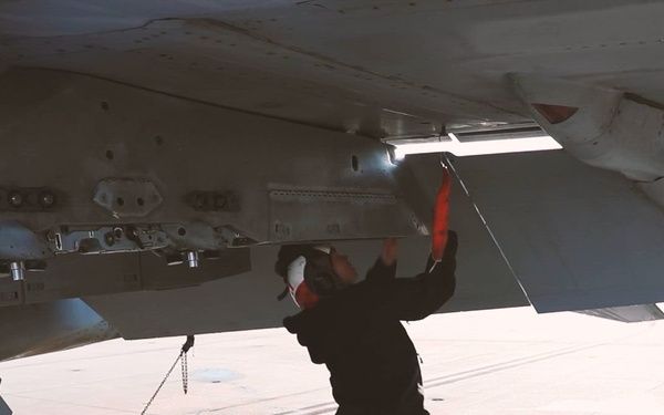 PBR Visit to VFA-37 &quot;Ragin' Bulls&quot;