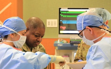 U.S. Army Reserve field hospital conducts TeamSTEPPS training.