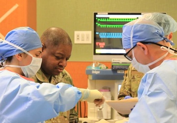 U.S. Army Reserve field hospital conducts TeamSTEPPS training.