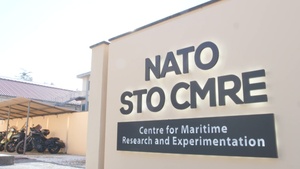 Special Forces divers help NATO test new underwater sensors (B-ROLL)