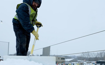 Pittsburgh District continues lock operations through wintery conditions