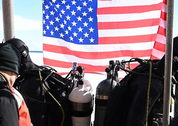USCGC Polar Star (WAGB 10) conducts dive operations in McMurdo Sound during Operation Deep Freeze