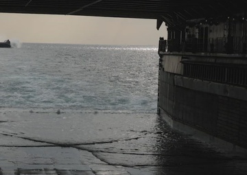 31st MEU conducts off-loading and onloading rehearsals