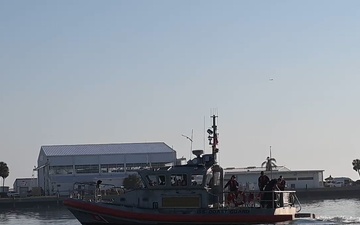 Coast Guard Station St. Petersburg conducts boat crew tow training