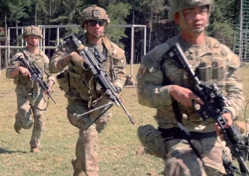 Sky Soldiers, Somali Danab breach concertina wire during Justified Accord