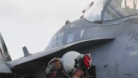 飛行機 軍人 M−331 DVIDS - Video - F-18 Hornets fly during Cope North 25