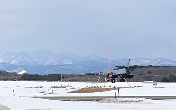 The 34th Expeditionary Bomb Squadron B-1B Lancer continues to conduct hot pit refuel operations during BTF 25-1 at Misawa Air Base, Japan