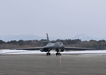 The 34th Expeditionary Bomb Squadron B-1B Lancer conducts final hot pit refuel operations during BTF 25-1 at Misawa Air Base, Japan