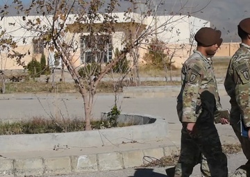 Coalition Advisors Discuss Logistical Matters with Peshmerga