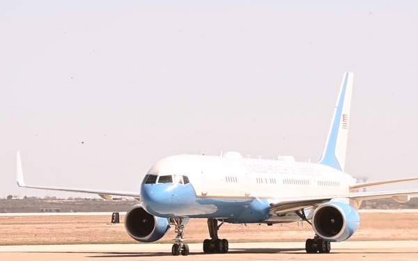 VPOTUS, SECDEF, DNI arrive at Laughlin to begin visit to America’s southern border