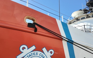 Coast Guard Cutter Valiant offloads approximately $141 million worth of narcotics at Base Miami Beach