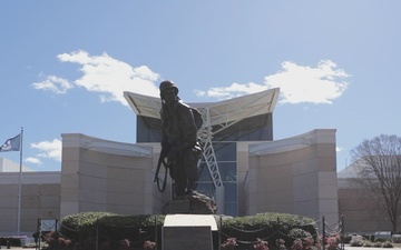 Family of Pfc. Roland L. Bragg tours Airborne &amp; Special Operations Museum Broll