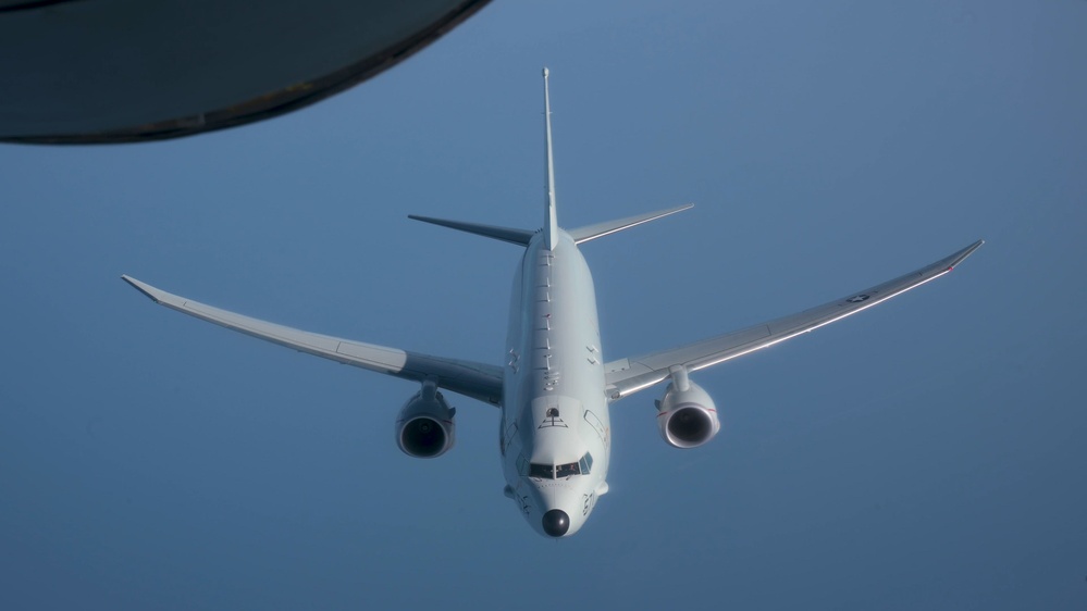 DVIDS - Video - AFCENT tanker refuels Navy ISR aircraft over the Red ...