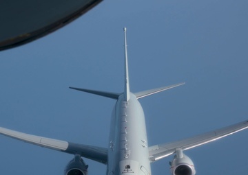 AFCENT tanker refuels Navy ISR aircraft over the Red Sea (stringer)