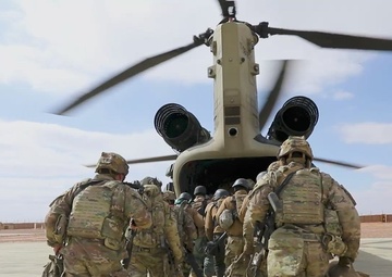 Coalition Forces and Syrian Free Army Conduct Cold and Hot Load Air Assault Training at Al-Tanf Garrison