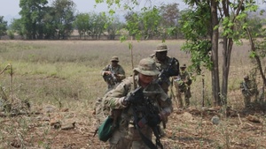 US Soldiers Conduct Movement to Contact Exercise