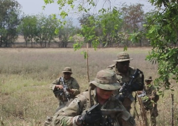 US Soldiers Conduct Movement to Contact Exercise