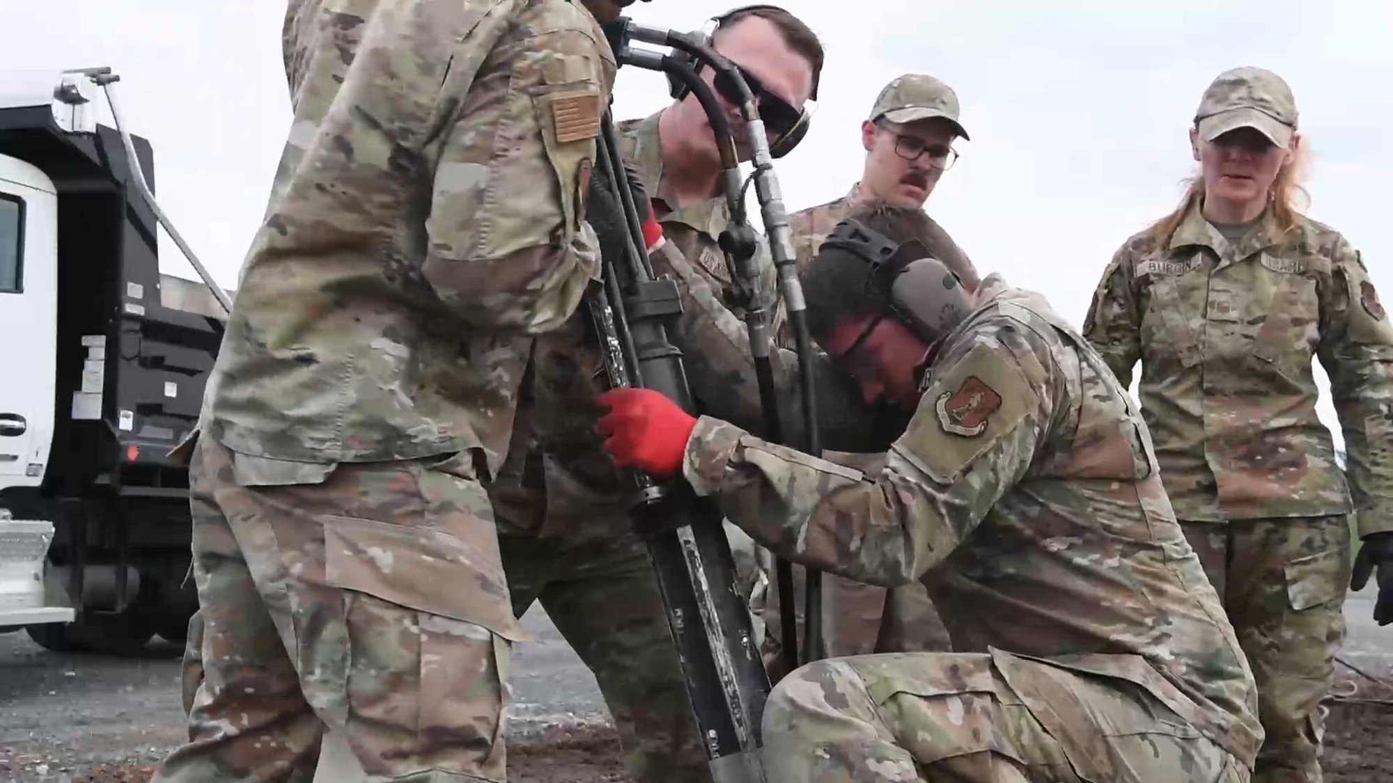U.S. Air Force cadre from the 201st RED HORSE Squadron teach airmen how to build and assemble a catch cable at the end of an aircraft runway, April 14th, 2025, at Fort Indiantown Gap, Pennsylvania. The catch cable is used for aircraft landing on a makeshift runway, or when experiencing braking failure, to expedite aircraft deceleration. (U.S. Air National Guard video by Airman Kyan Stockman)