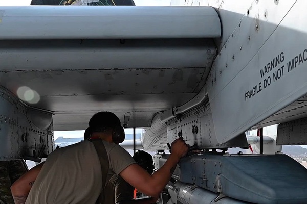 Load Crew Teams Participate in Weapons Load Competition
