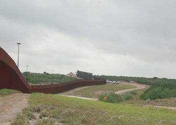 U.S. Soldiers operate detection system at southern border