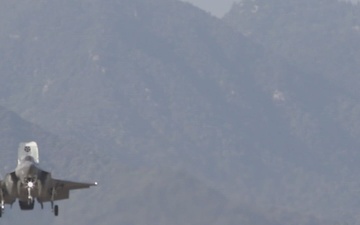 VMFA-211 arrives to MCAS Iwakuni