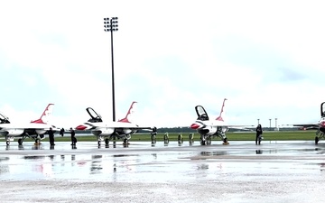 Thunderbirds arrive at Joint Base McGuire-Dix-Lakehurst, N.J.