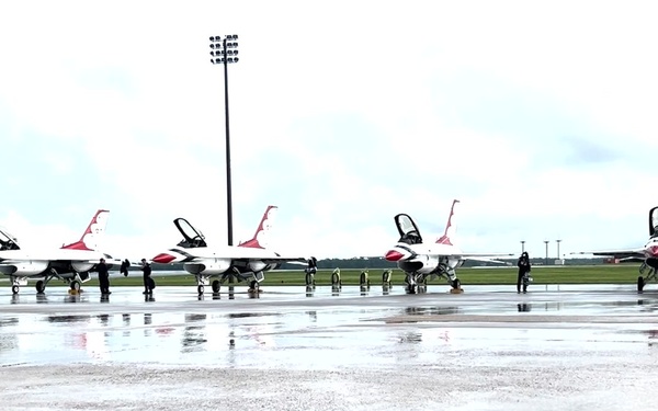 Thunderbirds arrive at Joint Base McGuire-Dix-Lakehurst, N.J.