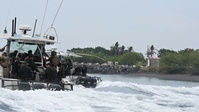 Guatemalan sailors and U.S. Navy Special Warfare combat crewmen conducts drug interdiction exercise
