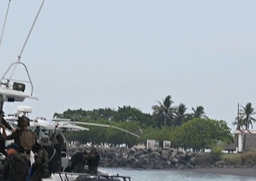 Guatemalan sailors and U.S. Navy Special Warfare combat crewmen conducts drug interdiction exercise