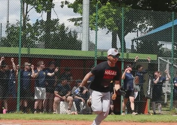 2CR Soldiers play sports during Dragoon Week