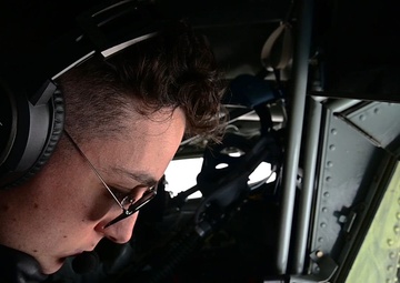 Skyway Chariot: 100th ARW refuels 48th FW