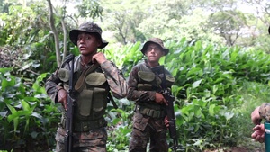 Marines instruct Guatemalan Paradcaidistas on ambush training during CENTAM Guardian 25