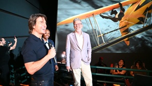 Tom Cruise meets with wounded warriors, Gold Star families and service members from JBSA