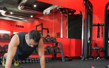 Oregon National Guard Physician Assistant Sets New World Record for Hand Release Push-Ups