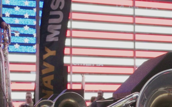 FWNY25: 2nd Marine Division Band Plays in Times Square
