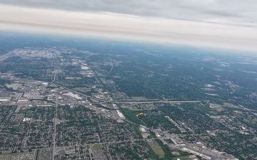 U.S, Army Parachute Teams jump in to Indy 500 pre-race