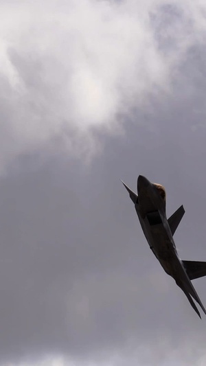 F-22 Raptor Demonstration B-Roll Fort Lauderdale Air Show 2025