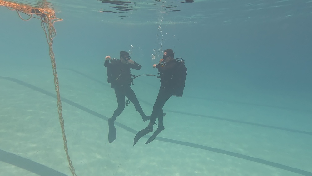 Dvids Video Swim Float Dive 7th Esb Eod Dive Team Begins Scuba