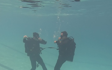 Swim, Float, Dive: 7th ESB EOD Dive Team begins SCUBA training