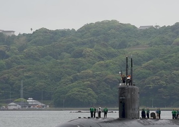 USS Springfield arrives to Sasebo