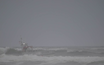 Coast Guard Station Yaquina Bay conducts surf training