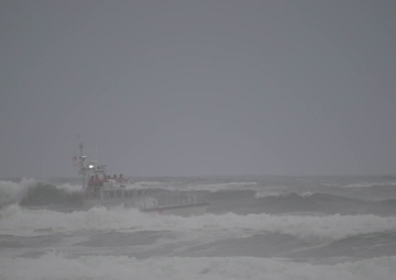 Coast Guard Station Yaquina Bay conducts surf training