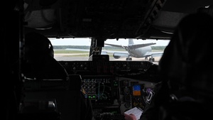 100th ARW refuels E-4B Nightwatch