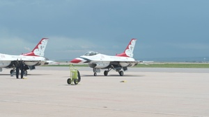 Thunderbirds Arrive at Peterson SFB