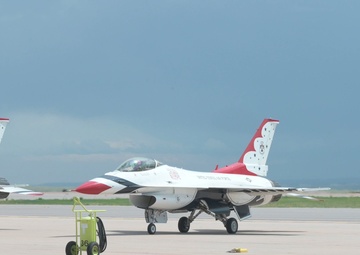 Thunderbirds Arrive at Peterson SFB