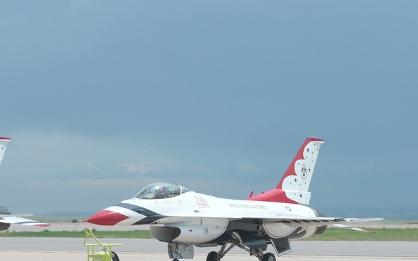 Thunderbirds Arrive at Peterson SFB