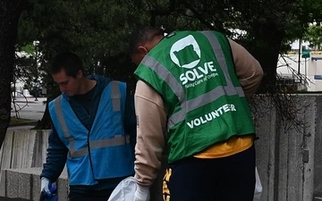 Sailors Volunteer during Portland Fleet Week 2025