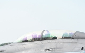 F-16 Fighting Falcons Taxi