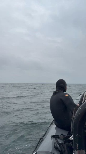 FGS Datteln neutralizes a Danish mine during BALTOPS 25