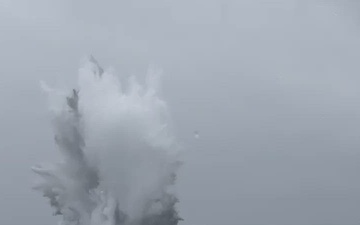 FGS Datteln neutralizes a Danish mine during BALTOPS 25